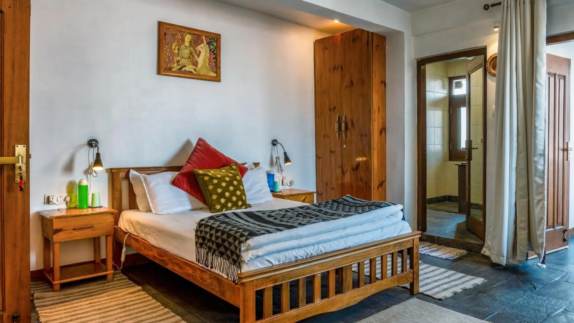 Saroga Woods Home Stay Shimla